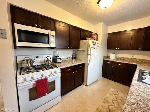 7426 Primrose Dr, Mentor On The Lake, OH 44060 photo 4