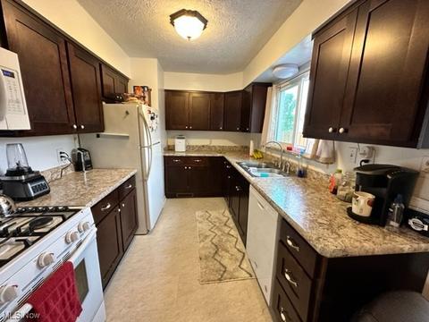 7426 Primrose Dr, Mentor On The Lake, OH 44060 photo 3