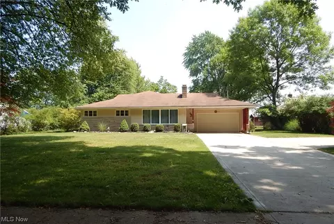 6883 Big Creek Pkwy, Middleburg Heights, OH 44130
