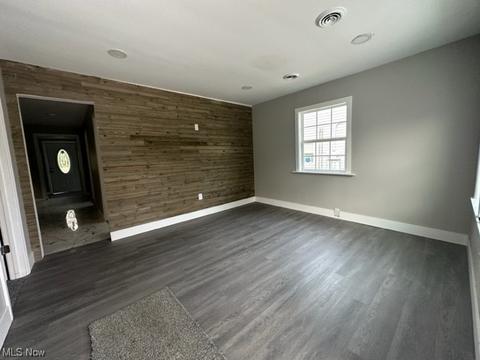 1769 E 37th St, Lorain, OH 44055 photo 2