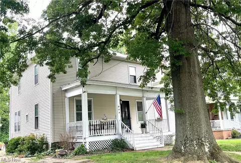 934 Locust Ave, Zanesville, OH 43701