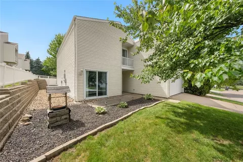 88 Castle Ct, Brunswick, OH 44212