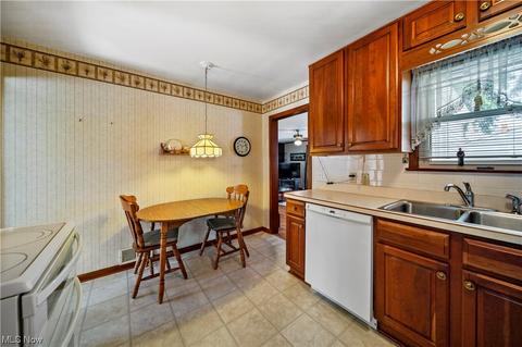 1636 Douglas Rd, Wickliffe, OH 44092 photo 6