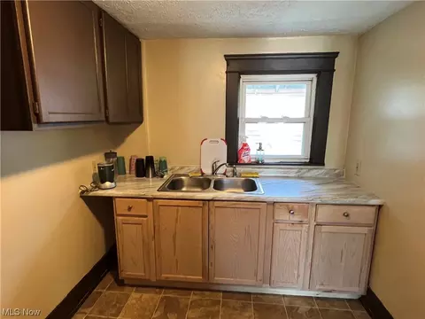 897 Avon St, Akron, OH 44310 photo 11