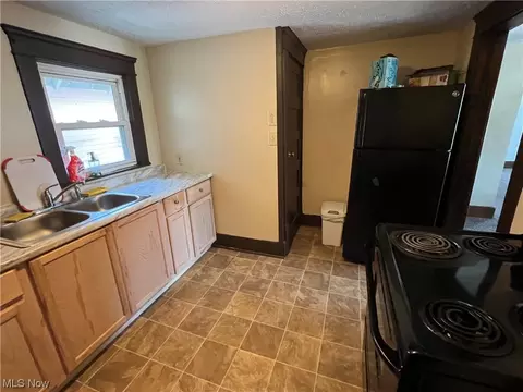 897 Avon St, Akron, OH 44310 photo 16