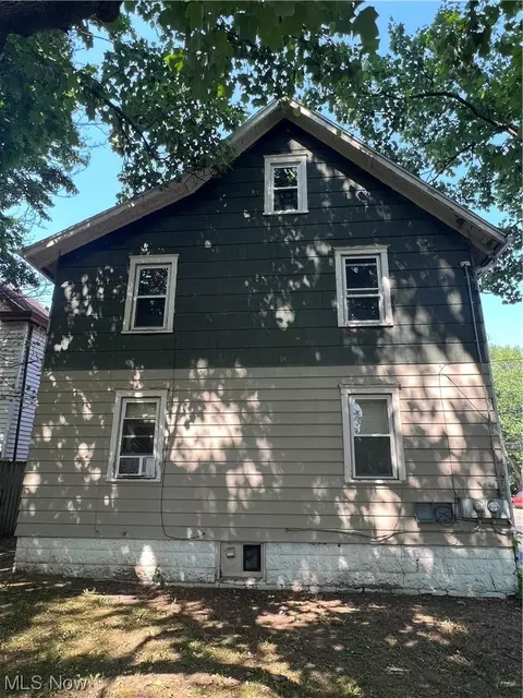 897 Avon St, Akron, OH 44310 photo 3