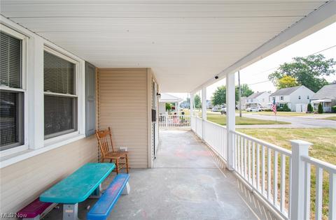 239 Creed St, Struthers, OH 44471 photo 2