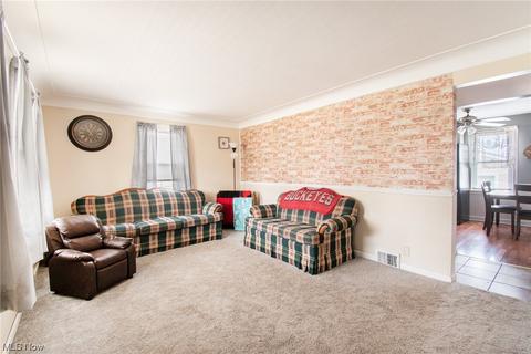 239 Creed St, Struthers, OH 44471 photo 4