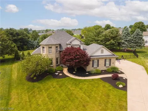2166 Mackay Cir NW, North Canton, OH 44720