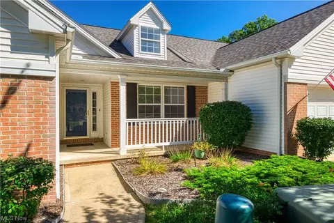 468 E Heritage Dr, Cuyahoga Falls, OH 44223