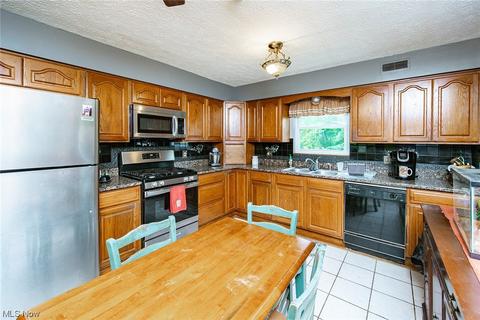 41559 Edgehill Dr, Elyria, OH 44035 photo 2