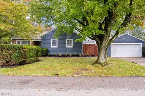 1457 Noble St, Barberton, OH 44203
