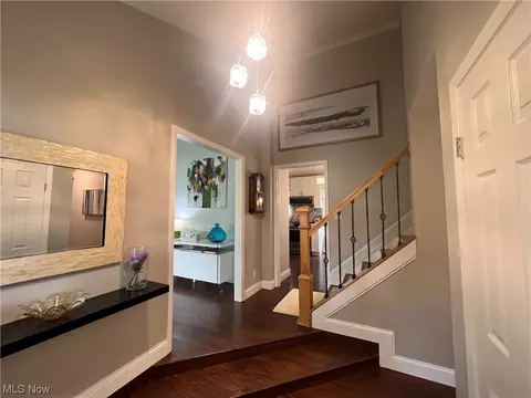 6980 Longview Dr, Solon, OH 44139 photo 2