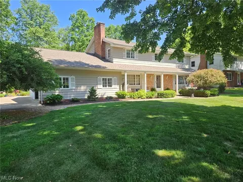 634 Deerwood Dr, Tallmadge, OH 44278