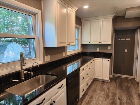 180 E 264th St, Euclid, OH 44132 photo 5