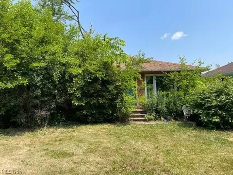 14061 James Ave, Maple Heights, OH 44137