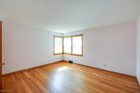 297 E Dresden Ave, Akron, OH 44301 photo 11