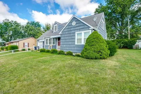 297 E Dresden Ave, Akron, OH 44301 photo 3