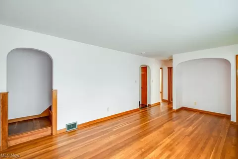 297 E Dresden Ave, Akron, OH 44301 photo 9
