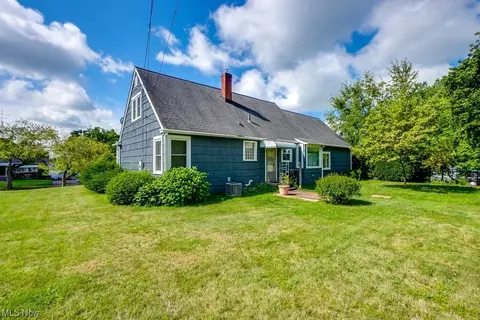 297 E Dresden Ave, Akron, OH 44301 photo 5
