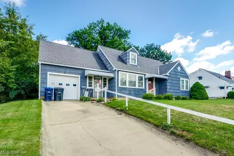 297 E Dresden Ave, Akron, OH 44301 photo 2