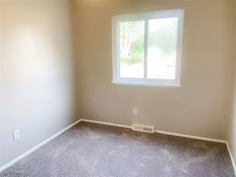 743 Abbe Rd N, Elyria, OH 44035 photo 13