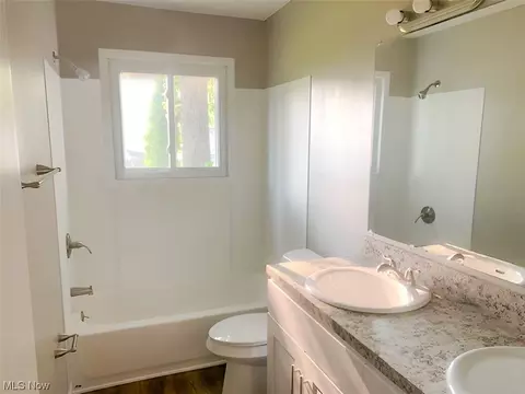 743 Abbe Rd N, Elyria, OH 44035 photo 8