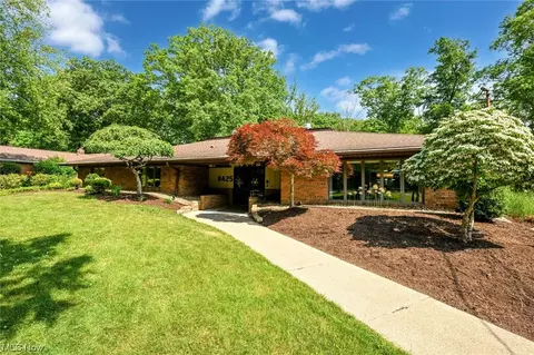8425 Dalepoint Rd, Independence, OH 44131