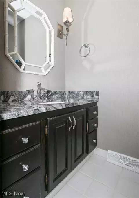 8425 Dalepoint Rd, Independence, OH 44131 photo 10
