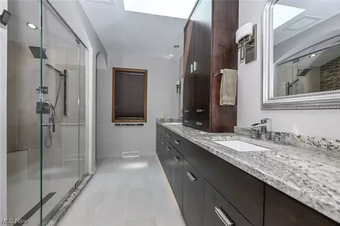 8425 Dalepoint Rd, Independence, OH 44131 photo 16