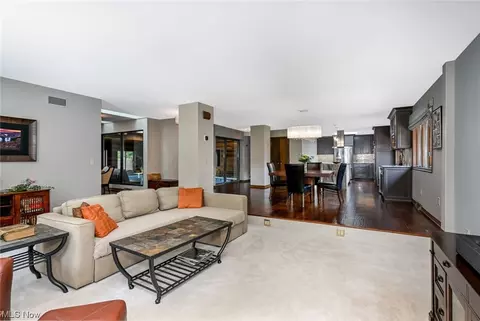 8425 Dalepoint Rd, Independence, OH 44131 photo 9