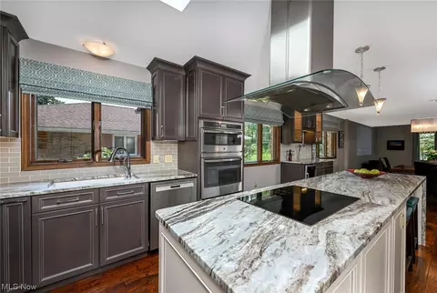 8425 Dalepoint Rd, Independence, OH 44131 photo 5