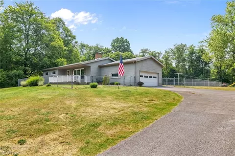 1317 Valley Dr, Wellsville, OH 43968