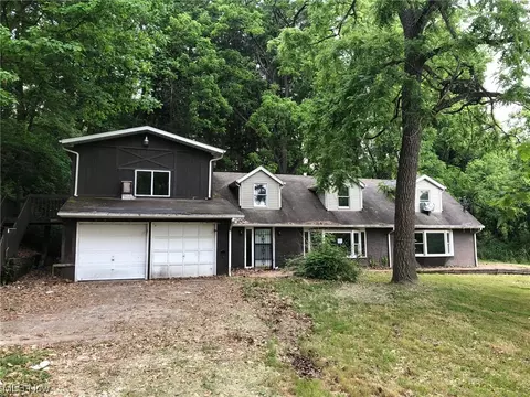 5222 Arlington Rd, North Canton, OH 44720