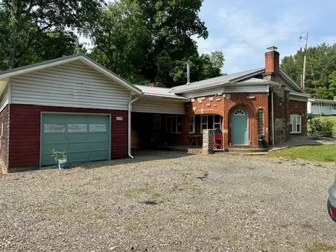 6288 Echo Lake Rd, New Philadelphia, OH 44663