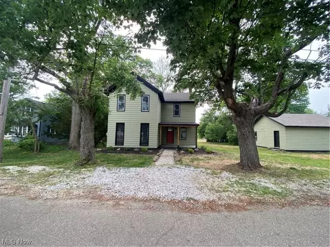 7588 Middle St, New Franklin, OH 44216