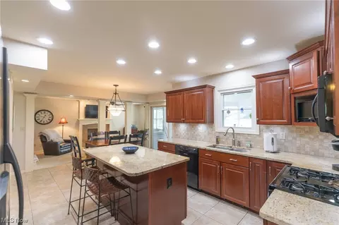 459 Gloucester Cir, Brunswick, OH 44212 photo 4