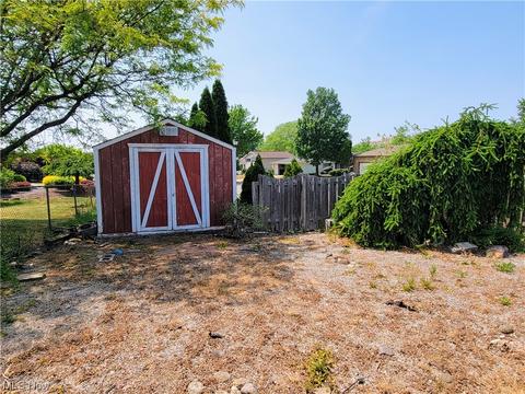 5356 Regency Dr, Parma, OH 44129 photo 3