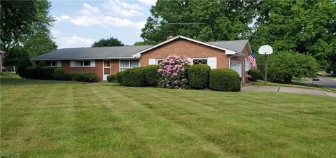 706 Weber Ave NE, North Canton, OH 44720