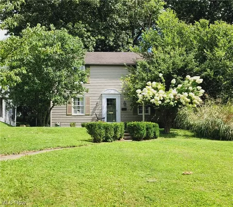 1742 Norwood Blvd, Zanesville, OH 43701