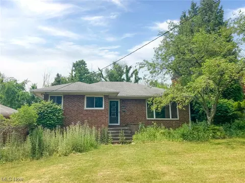 12429 Sunset Dr, Garfield Heights, OH 44125
