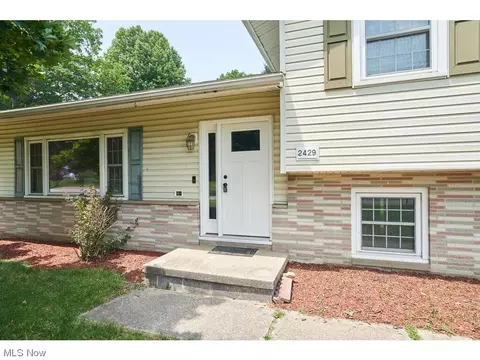 2429 Inas Dr, Copley, OH 44321 photo 2