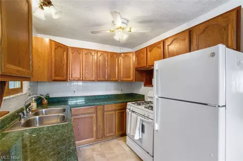 733 Beechview Dr, Akron, OH 44305 photo 9