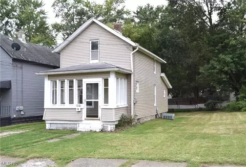 78 21st St NW, Barberton, OH 44203
