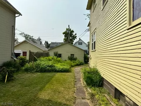 1714 E 44th St, Ashtabula, OH 44004 photo 2