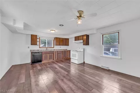 916 E 34th St, Lorain, OH 44055 photo 9