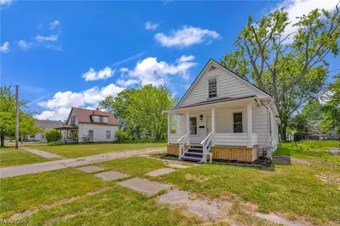916 E 34th St, Lorain, OH 44055 photo 2