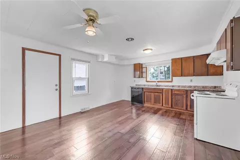 916 E 34th St, Lorain, OH 44055 photo 8