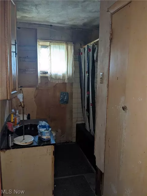 401 Gulf Rd, Elyria, OH 44035 photo 4