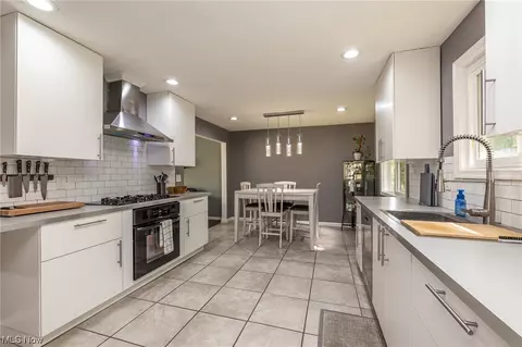 7359 Ames Rd, Parma, OH 44129 photo 7